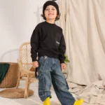 تيشيرت صيفي قطني للأولاد بياقة دائرية وجيب أمامي: 3 أنماط عملية