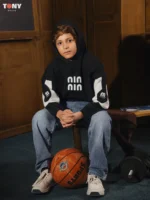 ⁦هودي قطن صيفي للأولاد بشعار هندسي: 3 أنماط رياضية⁩ - الصورة ⁦2⁩