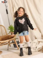 ⁦بلوزة صيفية قطنية بقلب للفتيات الصغيرات: 3 أنماط عصرية⁩ - الصورة ⁦2⁩