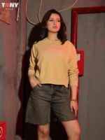 ⁦فتيات صيف القطن ماردي كنزة جرافيك: 3 إطلالات فيروسية 2026⁩ - الصورة ⁦2⁩